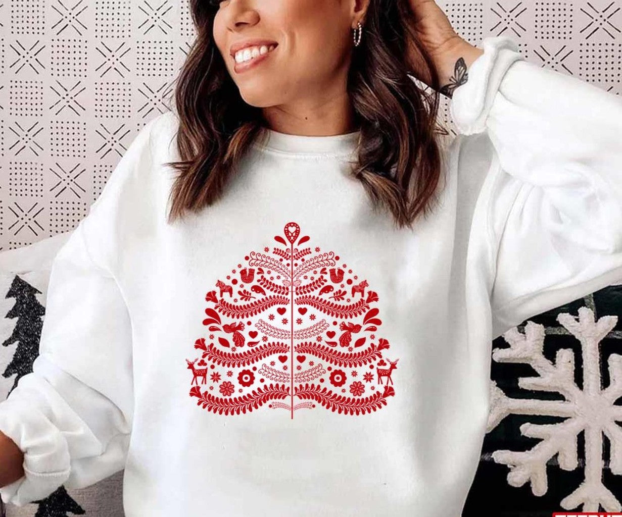 Red Scandinavian Folk Art Style Christmas Tree Unisex Sweatshirt