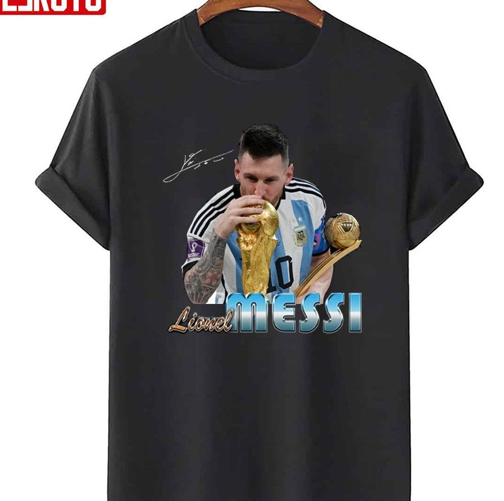 Signature Design Lionel Messi Kissing World Cup 2022 Argentina Football Unisex T-Shirt